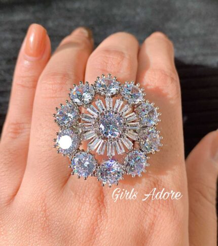 Luxurious Zircon Stone Ring