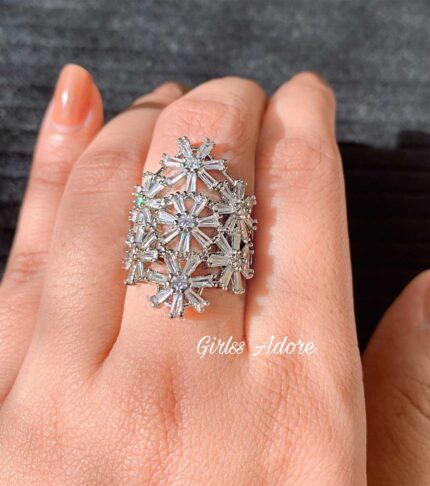 Luxurious Zircon Stone Ring Adjustable