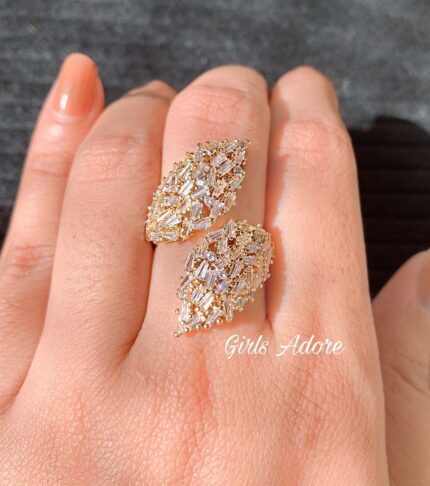 Luxurious Zircon Stone Ring Adjustable