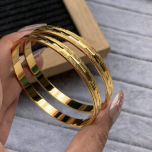 Elegant Linea Gold Bangle